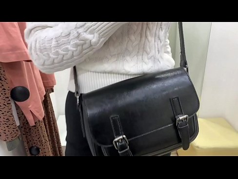 ❤️ فٹنگ روم میں ڈلڈو کے ساتھ نوجوان کتیا فیرل بیری کی عوامی مشت زنی ہم پر ur.gayasianporn.ru ❤